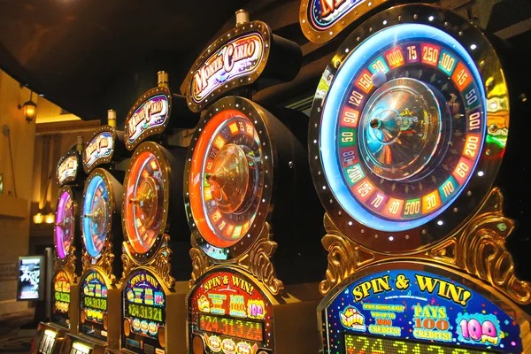 sultan 138 mobile app interface showing football markets and live casino options